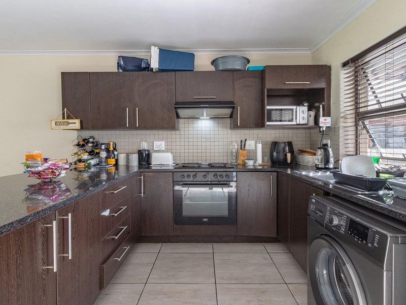 Easy Living in the Heart of Zonnebloem - Photo 7