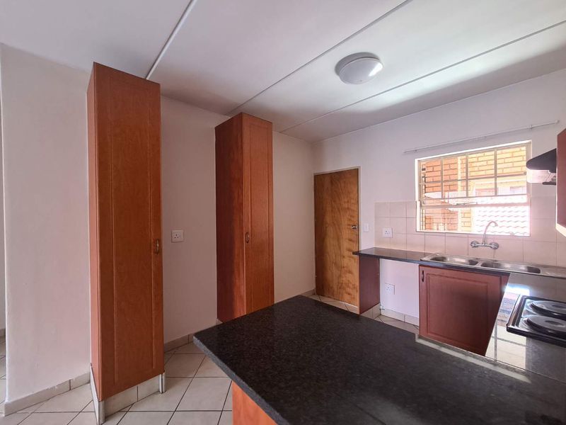 Loadshedding free area - A perfect lock up and go! - Photo 9