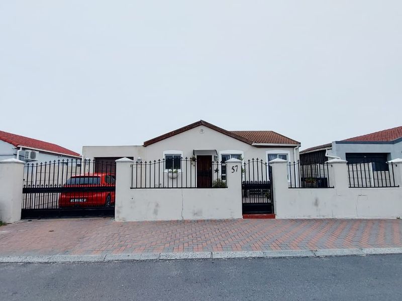 Modern 3-Bedroom Family Home in Rondevlei Park - Photo 1
