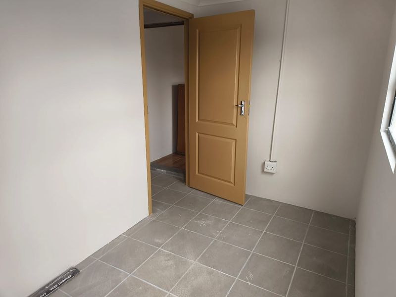 Three-bedroom Garden cottage with small garden to rent. - Photo 8