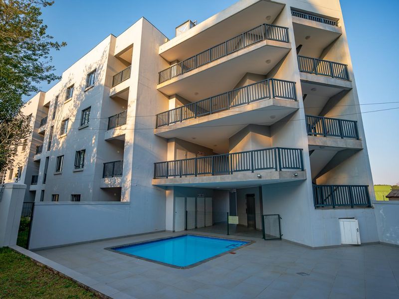 Hillcrest Central Living: Modern Apartment with Pool & Security - Photo 2