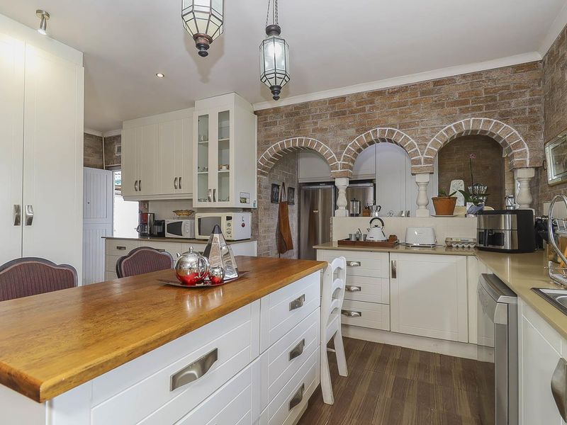 Spacious Family Home in the Heart of Gillitts - Photo 9