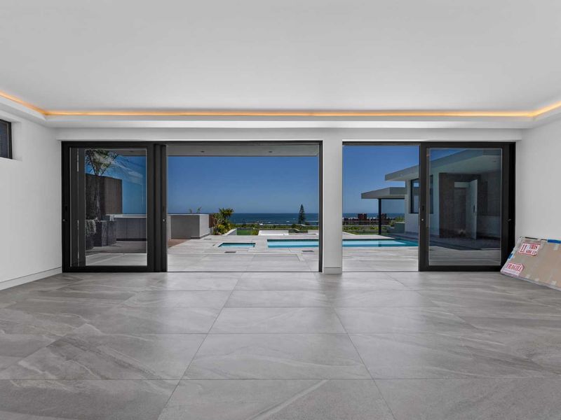 Brand-New 5-Bedroom Luxury Home in Camps Bay - Photo 2