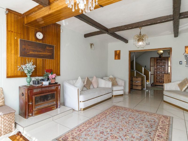 5 Bedroom Double Story House - Photo 7