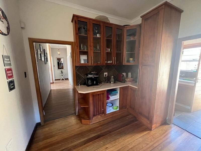 FOR SALE - 4 BEDROOM HOUSE WITH 2 FLATS IN KRAMERSDORF - Photo 8