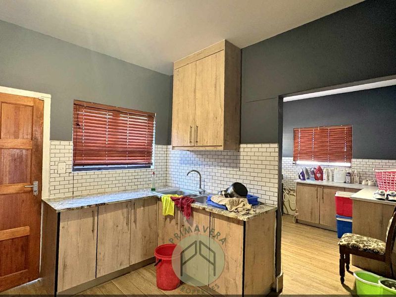 4 Bedroom Double-Storey House FOR SALE in Mile 4 Ext. 1, Swakopmund - Photo 10