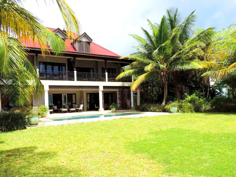 EXCEPTIONAL EDEN ISLAND OCEAN FRONT VILLA - Photo 10