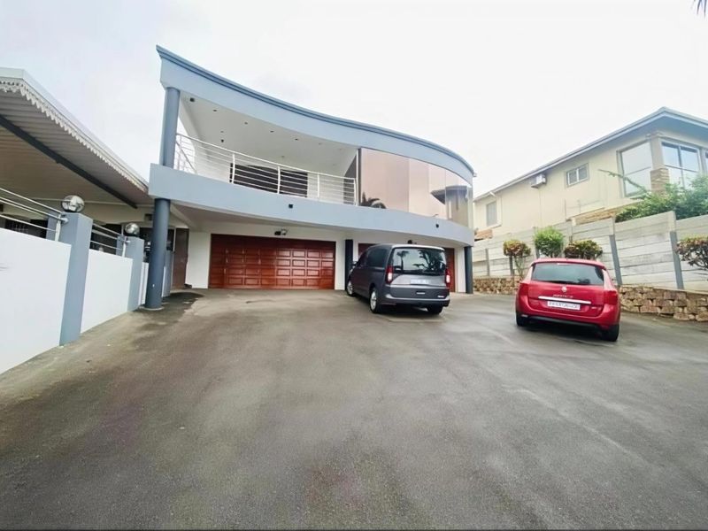 Architectural Masterpiece with Private Oasis in Queensburgh's Malvern - Photo 2