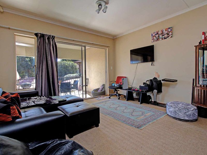 Experience Modern Living in Wilgeheuwel, Roodepoort - Photo 6