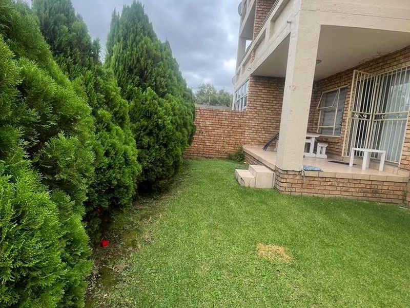 Ground Floor 2 Bedroom apartment - Photo 8