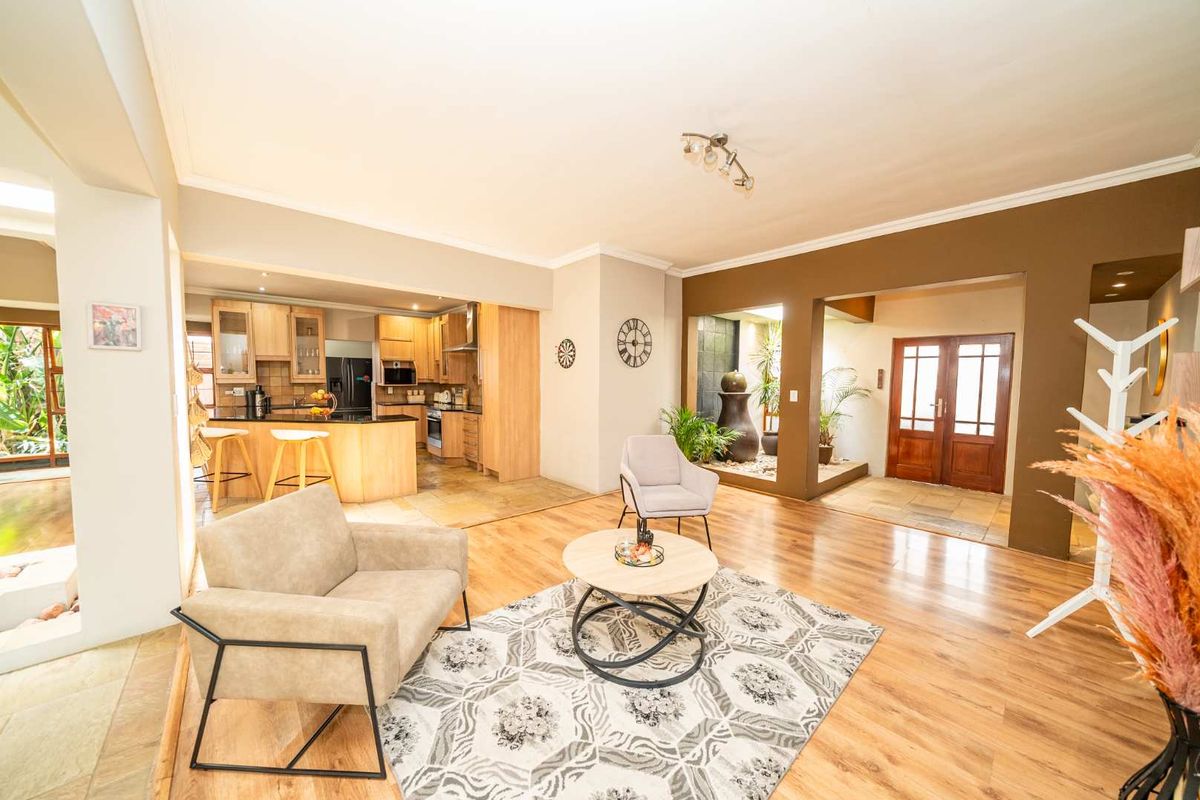 Architecturally Designed Indoor-Outdoor Family Home in Glen Marais - Photo 3