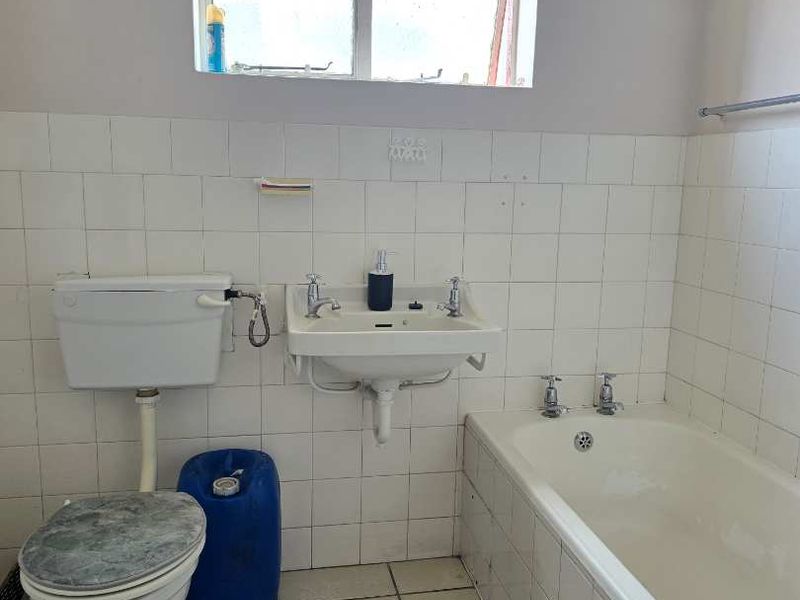 Spacious 2-Bedroom Apartment to Rent – Newton Park - Photo 10