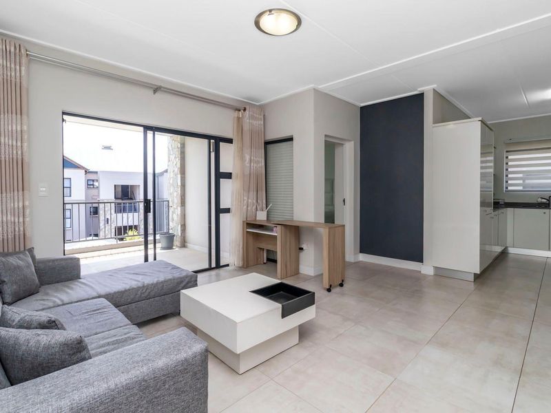 Furnished lock up and go - Photo 3