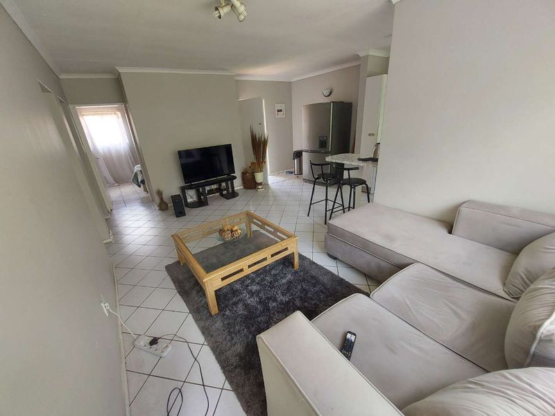 BARGAIN BUY  ! IDEAL FOR SINGLES/ A COUPLE or SMALL FAMILY! 64m2 2 Bedroom Townhouse in Alberton - Photo 9