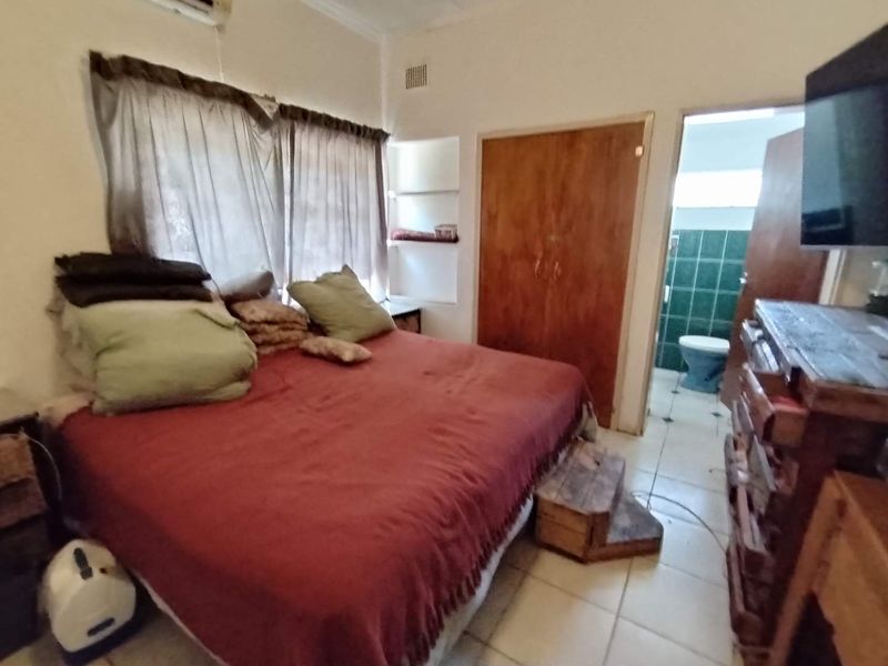 Well Located family house - Photo 9