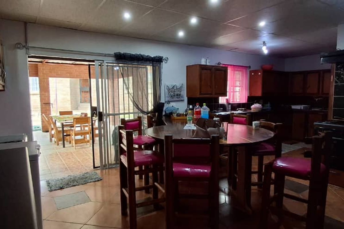 Grootfontein - Beautiful Family Home For Sale - Photo 5