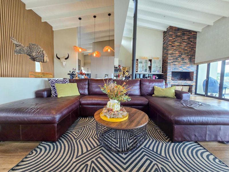 Upmarket family home for sale in Stilbaai Duine Estate. - Photo 2