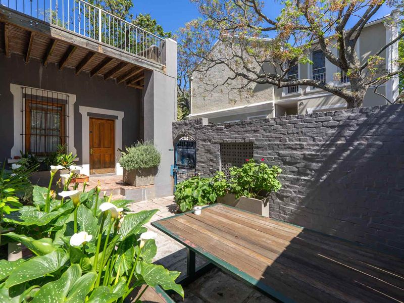 Exceptional Investment Opportunity in Prime Oranjezicht R15 300 000 Including VAT - Photo 4