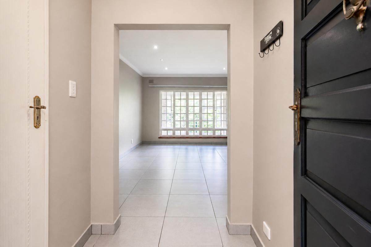 Spacious Face-Brick Family Unit with Modern Finishes, Scenic Views & Fantastic Entertainment Flow - Photo 5