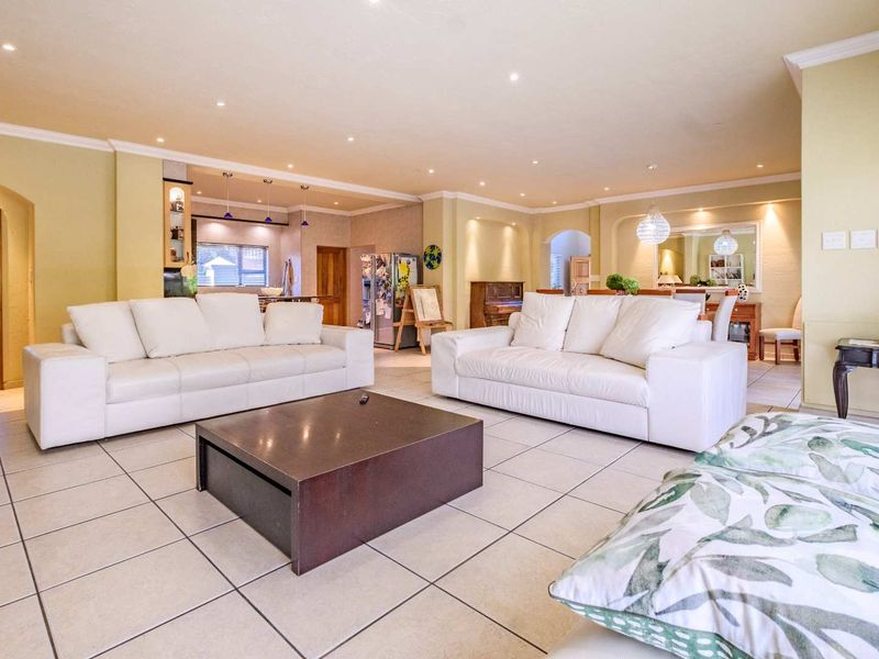 Beautiful home in Stunning Tuscan Estate. - Photo 10