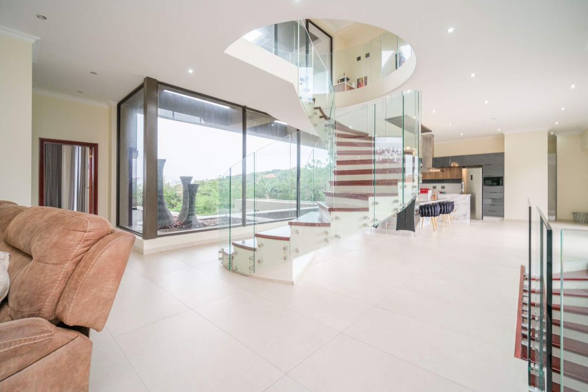 Modern Architectural Masterpiece with distant Seaviews - Photo 3