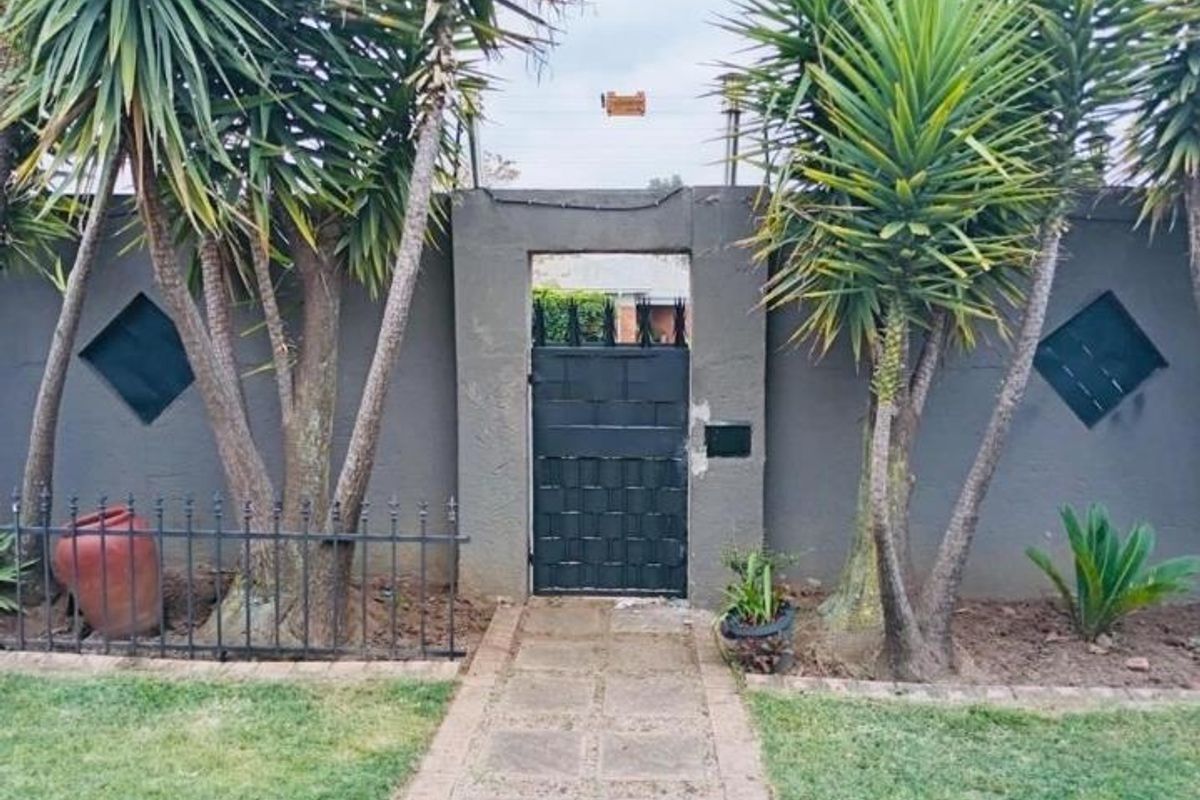 4 Bedroom House for Sale in Rewlatch Johannesburg - Photo 4