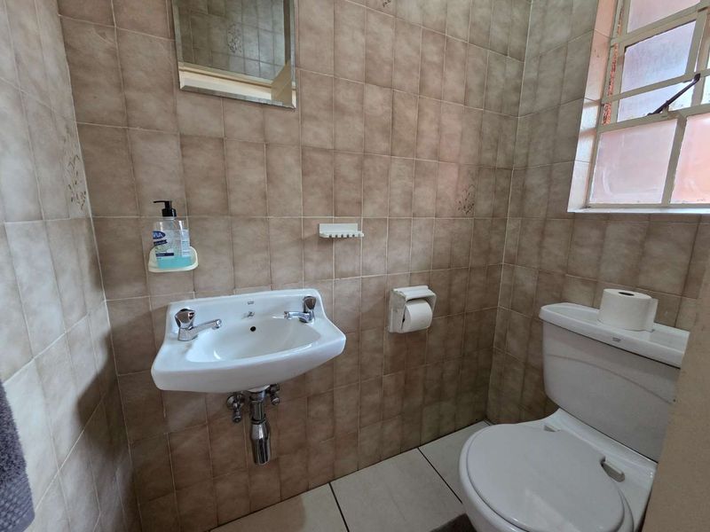 Room to Live, Space to Entertain – Pet-Friendly Duplex with a Private Garden. - Photo 10