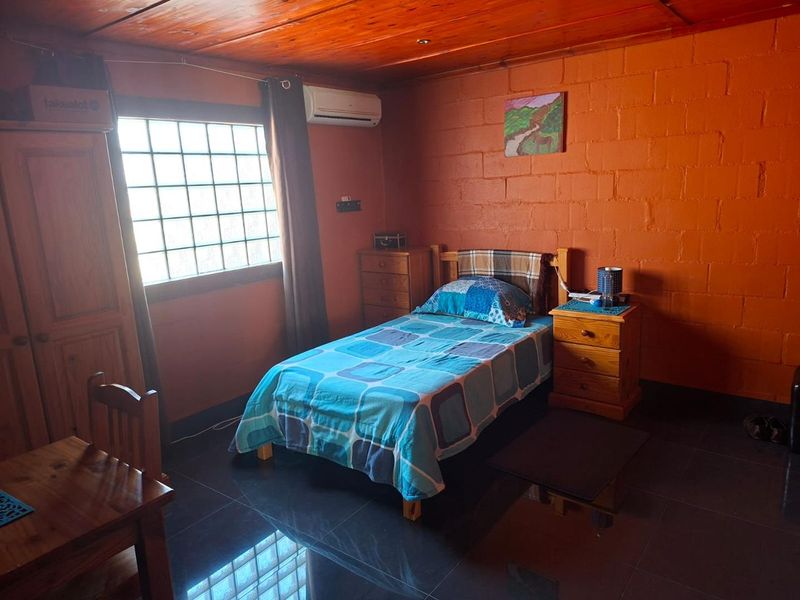 Big Modern 5 Bedroom Family home with a indoor swimming Pool - Photo 7