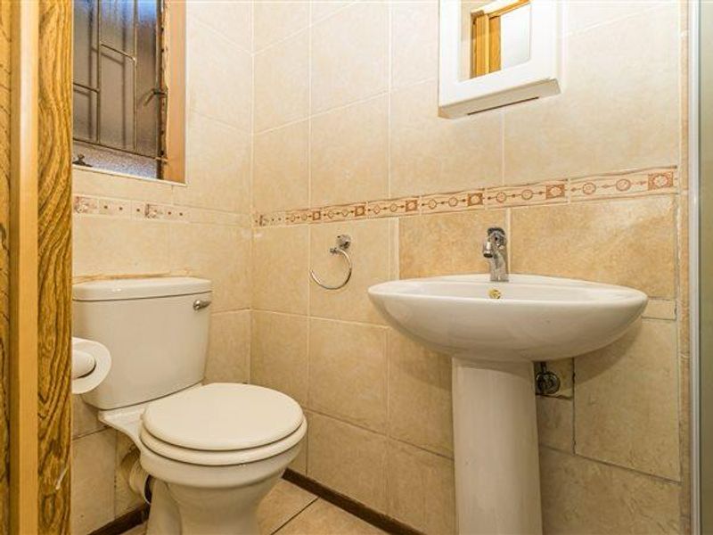 3-Bedroom Cozy Home in a Secure Enclosed Complex – Protea Glen Ext 11 - Photo 10