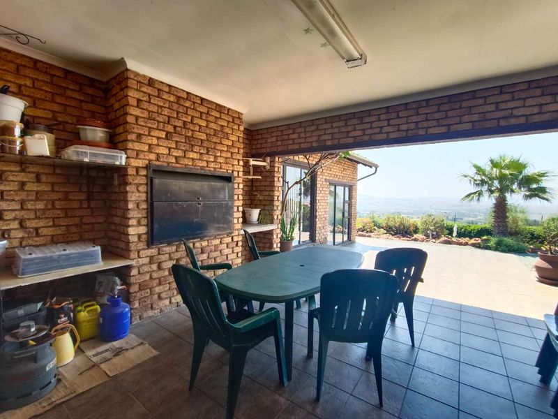 Magnificent unparalleled views meet effortless luxury living - Photo 1