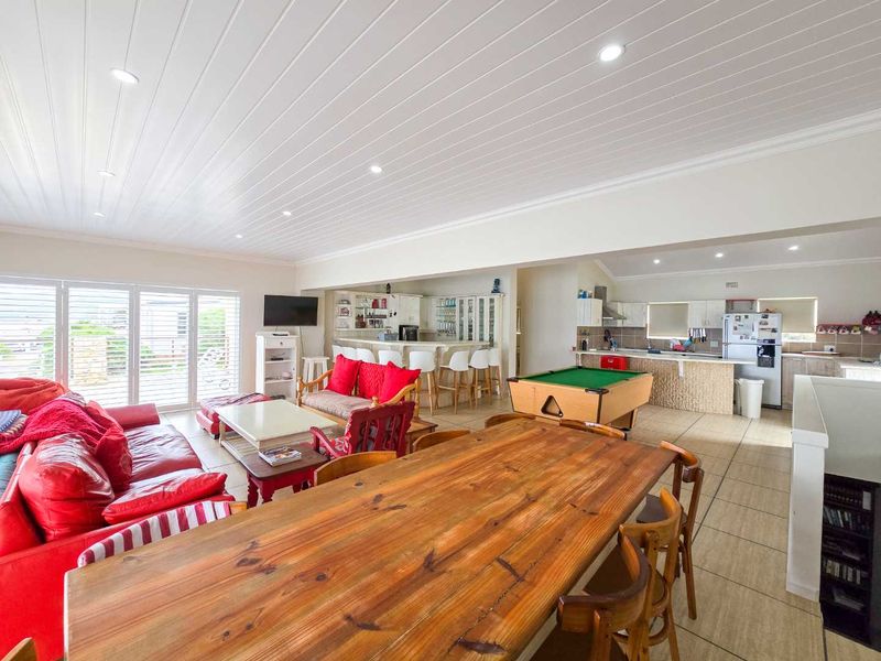 For Sale in Jongensfontein – Stunning Home with Breathtaking Sea Views - Photo 4