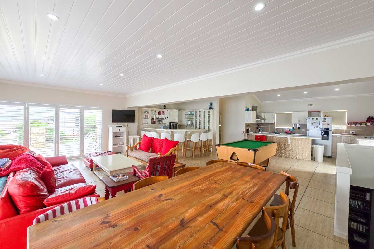 For Sale in Jongensfontein – Stunning Home with Breathtaking Sea Views - Photo 4