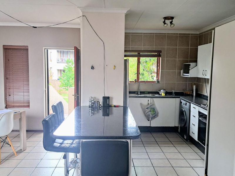 Below market value - Beautiful 105sqm first floor townhouse in the popular San Giorgio complex, Winchester Hills - Photo 9