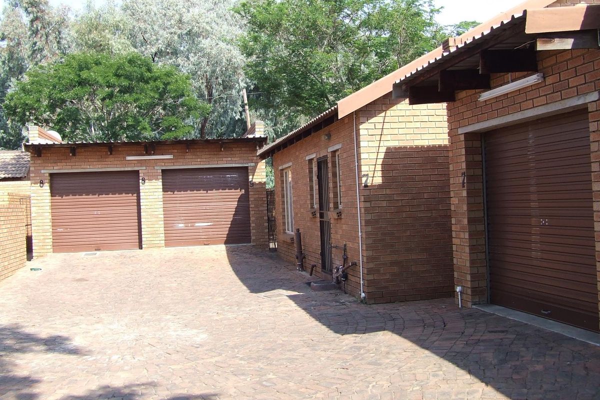 2 BEDROOM TOWNHOUSE TO RENT IN THERESAPARK - Photo 3