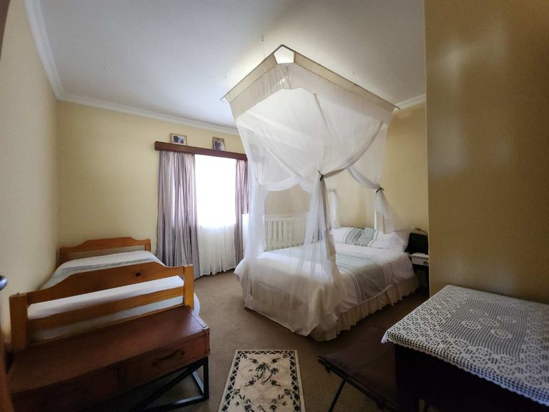 4 Bedrooms plus 2-bedroom flat awaits you. - Photo 8