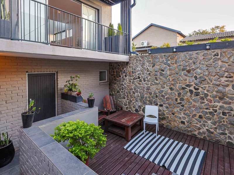 Charming & Secure Estate Living in Bronberg - Photo 10