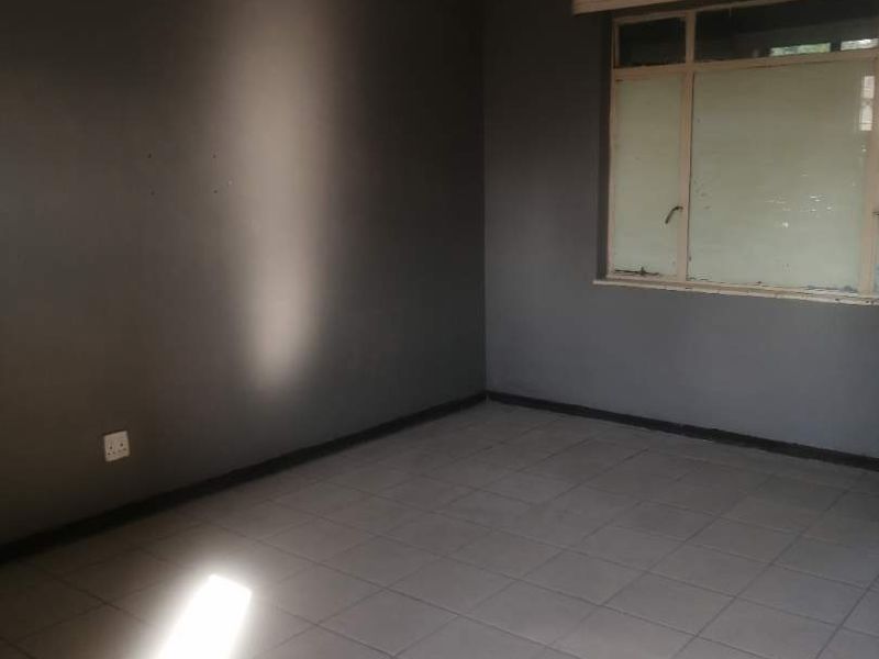 ONE AND HALF BEDROOM FLAT IN PRETORIA CENTRAL : AVAILABLE IMMEDIATELY - Photo 10