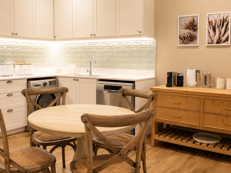 Luxury Fully Furnished 1-Bedroom Apartment in the Heart of Franschhoek | Available 1 August – 31 October 2026 - Photo 5