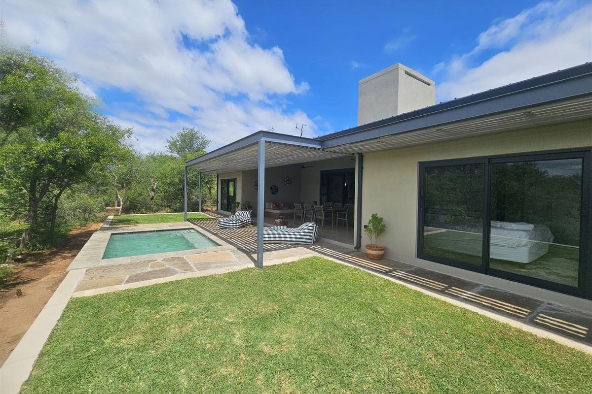 Bush Home to rent in Zandspruit Bush & Aero Estate, Hoedspruit - Photo 2