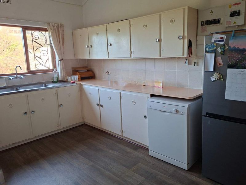 EXCELLENTLY POSITIONED HOME ON A DOUBLE STAND!! - Photo 7