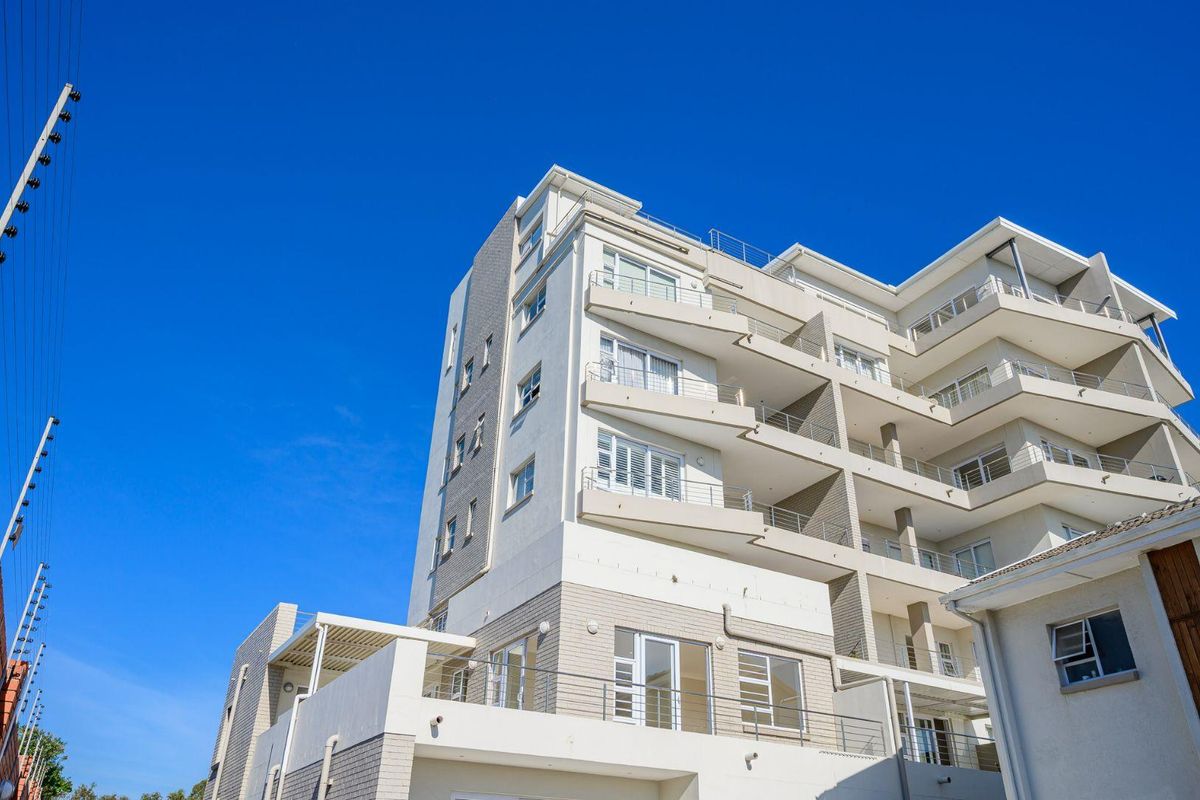 Corner unit, wrap around bacony with sea views! - Photo 5