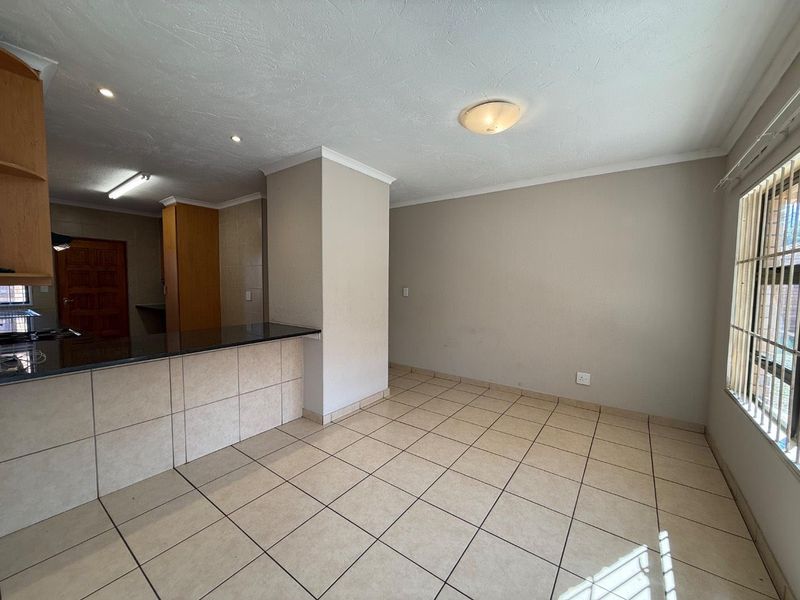 Perfect Lock-Up-and-Go Living in a Beautiful 3-Bedroom Simplex - Photo 7