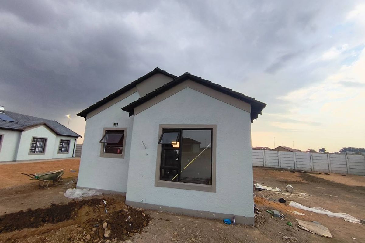 Modern 2-Bedroom House for Sale in Windmill Park Ext 32 - Photo 4