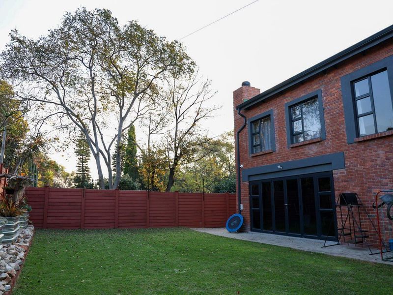 Ultra-Modern Two-Level Smart Home with Exceptional Solar Power, Security & Privacy - Photo 3
