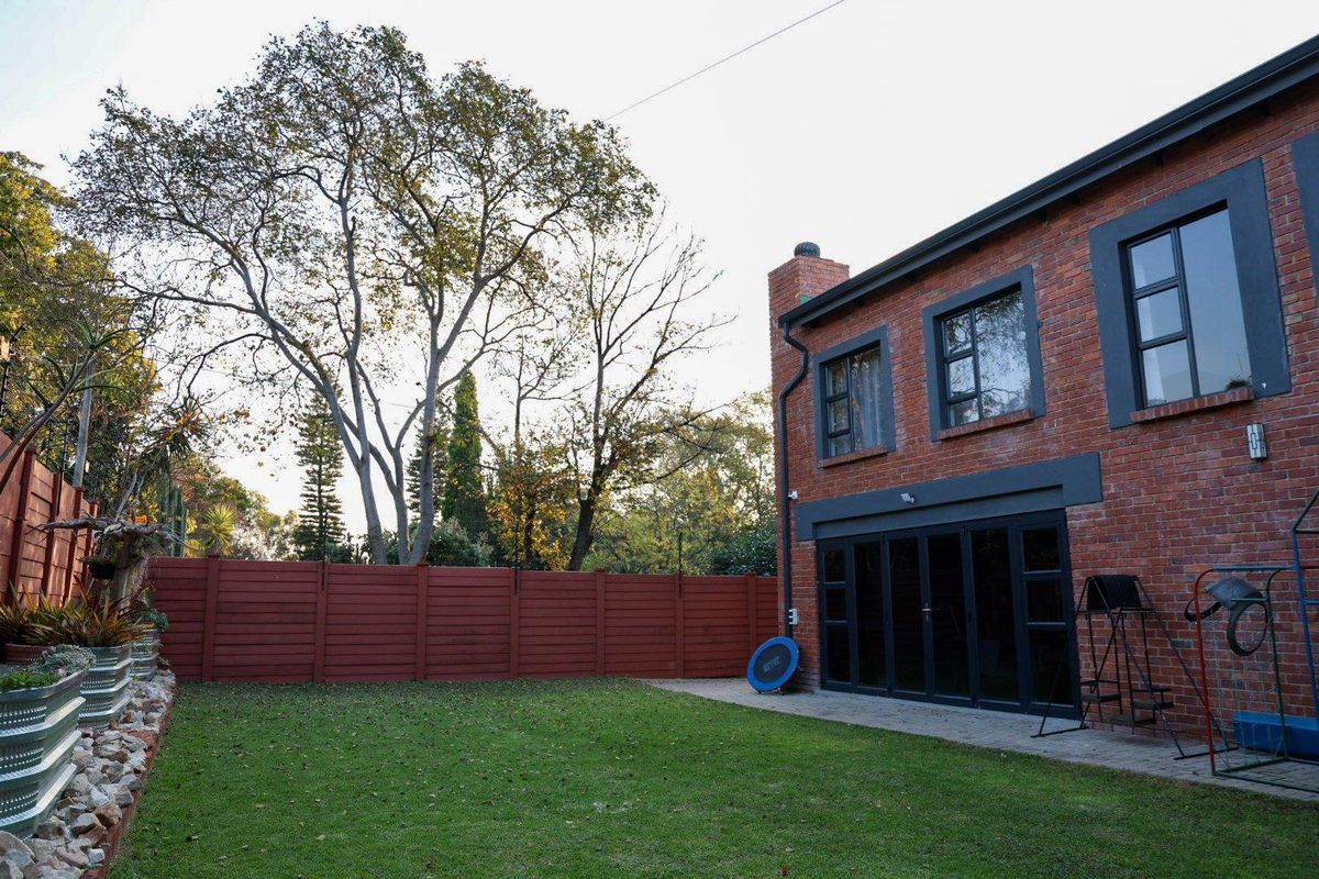 Ultra-Modern Two-Level Smart Home with Exceptional Solar Power, Security & Privacy - Photo 3