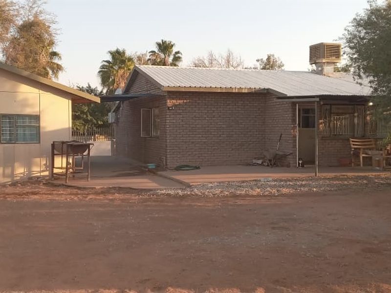 Spacious 3-Bedroom Family Home on Large Erf - Ideal for Expansion or Investment! - Photo 6