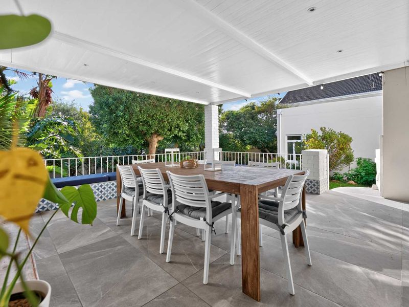 Charming Family Home in Camps Bay - Photo 9