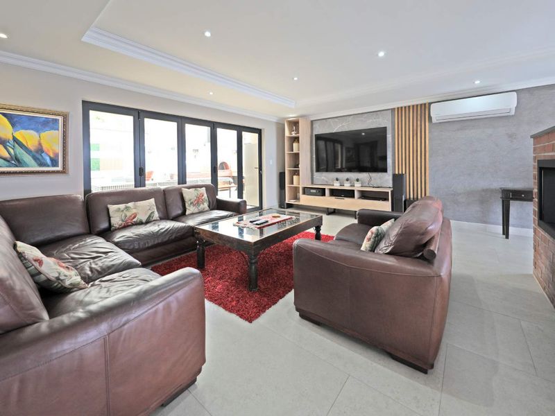 FOUR STOREY, DRAMATIC SCALE AND VOLUME RESIDENCE IN PLATTEKLOOF. - Photo 7