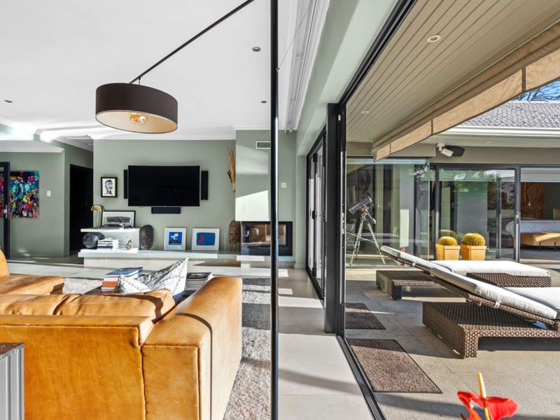 Entertainers Paradise in Superb Location - Photo 2