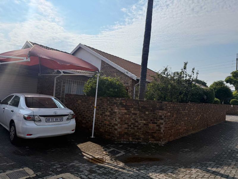 Secure & Spacious Simplex Living in Sought-After Noordheuwel – Perfect for Downsizing. - Photo 2
